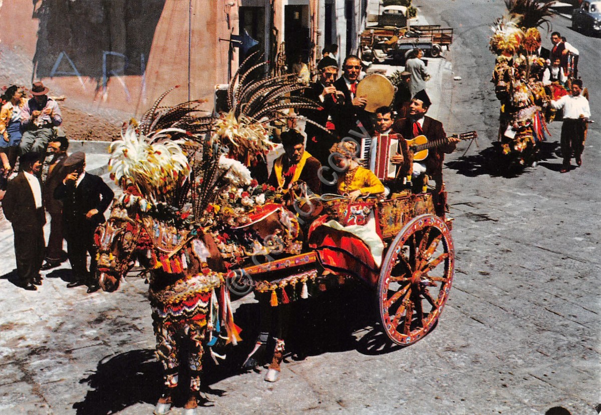 Cartolina Carretto Siciliano abiti tradizionali durante sfilata  (Palermo)